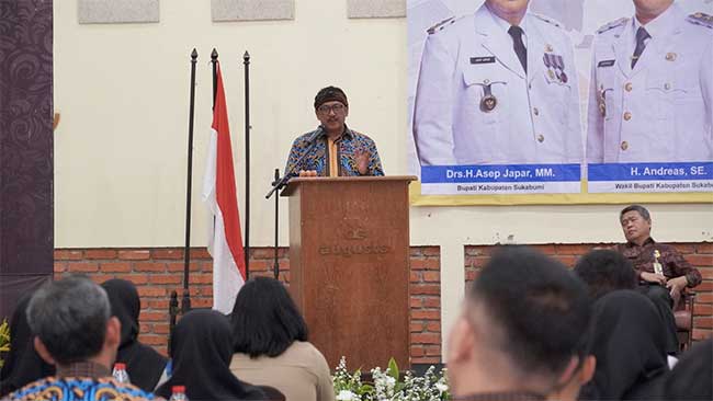 Bupati Sukabumi H. Asep Japar