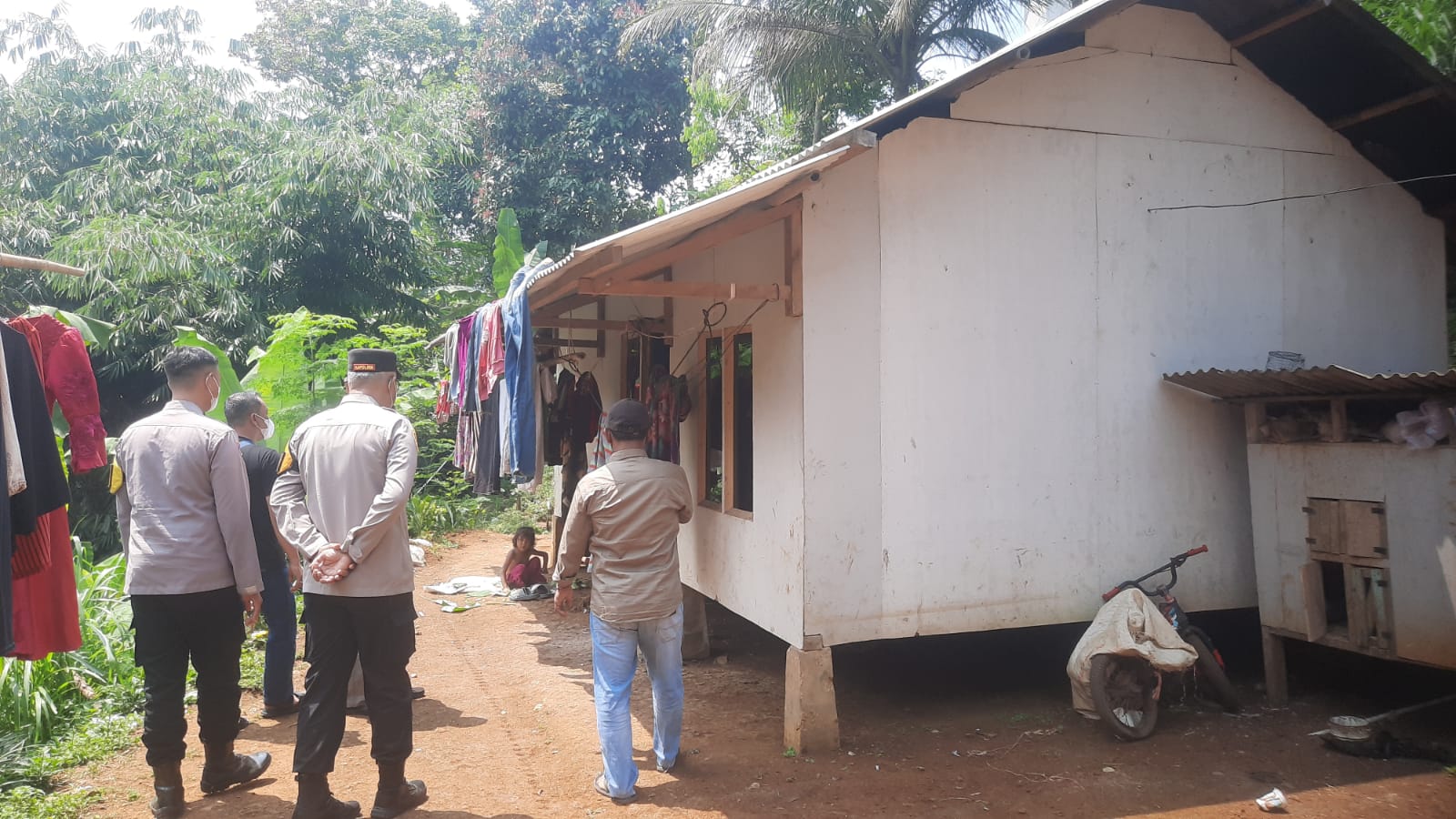 penanganan satu keluarga rentan di Kabupaten Sukabumi, Jawa Barat, pasca meninggalnya RY (4), balita yang menderita infeksi cacing parah hingga menyebar ke otak.