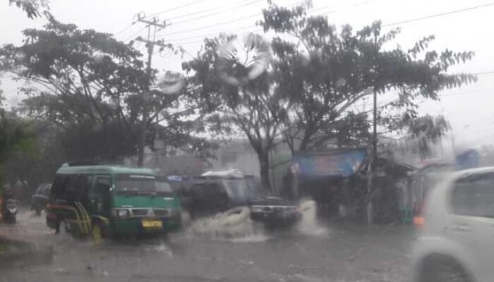 Fakta-Fakta Musim Hujan di Sukabumi: Curah Tinggi, Longsor Mengintai, Waspada!