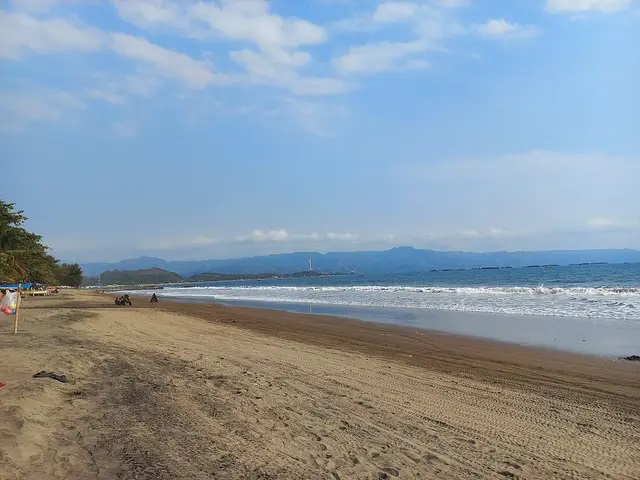 Palabuhanratu bukan sekadar pantai indah di selatan Jawa Barat—ia adalah tempat yang menyimpan kisah sejarah, mitos, dan budaya yang unik.