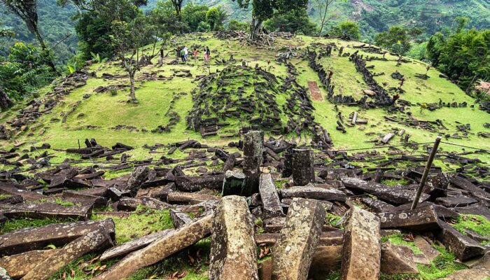 Tiga Temuan Baru di Situs Gunung Padang: Pilar Misterius dan Struktur Tersembunyi Terungkap