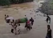 Miris! Fakta Warga Sukabumi Angkut Jenazah Menyeberangi Sungai Cikarang