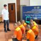 Polres Sukabumi saat menyerahkan berkas dan delapan tersangka kasus pengrusakan rumah singgah di Desa Tangkil.
