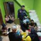 Sebanyak 32 anak dari delapan kampung di Desa Cipamingkis, Kecamatan Cidolog, Kabupaten Sukabumi, dilaporkan mengalami gejala mual, muntah, demam, diare, dan lemas setelah mengonsumsi makanan bergizi gratis (MBG) pada Rabu (6/8/2025).
