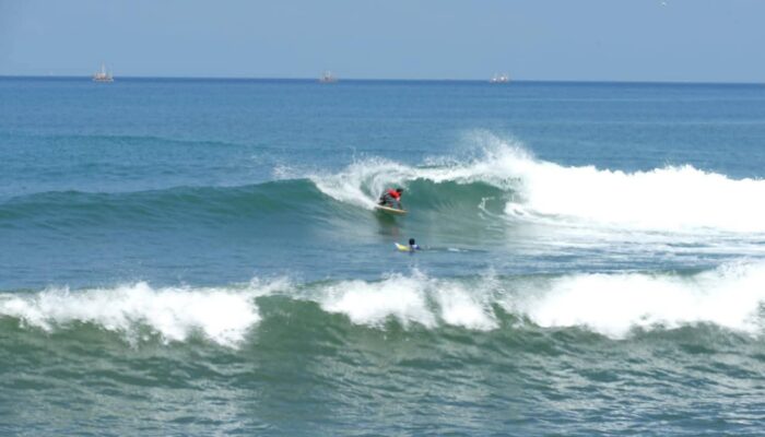 Cimaja, Surga Surfing Dunia di Sukabumi yang Tak Pernah Sepi Ombak
