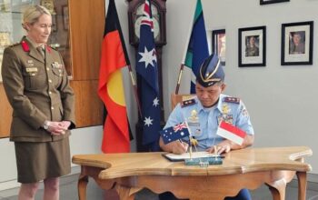 Gubernur Akademi Angkatan Udara (AAU), Marsekal Muda TNI Dr. Ir. Purwoko Aji Prabowo, M.M., M.D.S., melakukan kunjungan kehormatan ( courtesy call) kepada Duta Besar Republik Indonesia untuk Australia, H.E. Dr. Siswo Pramono, di Canberra, Jumat (15/8/2025).