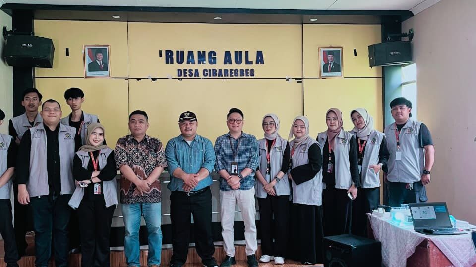 Mahasiswa Universitas Muhammadiyah Sukabumi (UMMI) yang tengah melaksanakan Kuliah Kerja Nyata (KKN) di Desa Cibaregbeg, Kecamatan Sagaranten, Kabupaten Sukabumi, menggelar kegiatan bertajuk Gerakan Hidup Sehat dengan BPJS Aktif dan Terpercaya, Jumat (22/8).
