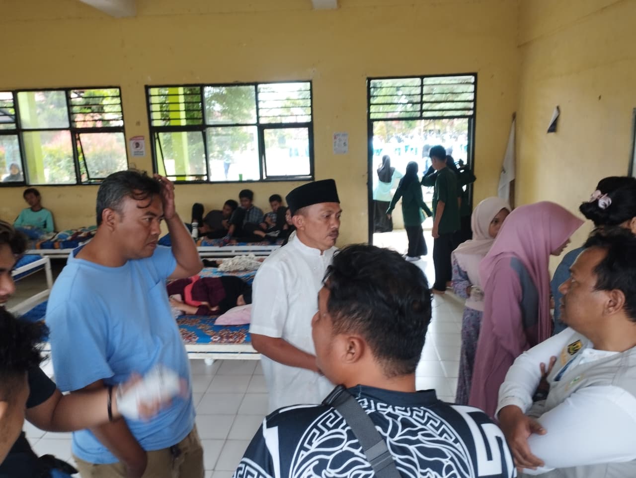 ebanyak 69 siswa SMKN 1 Cibadak dilaporkan mengalami gejala mual, muntah, dan pusing usai menyantap makanan MBG pada Kamis, 11 September 2025.