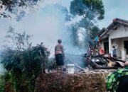 Rumah Warga Gegerbitung Ludes Terbakar, Warga Padamkan Api dengan Alat Seadanya