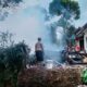 Kebakaran hebat melanda sebuah rumah milik Pepe (57), warga Kampung Puncak Manis, RT 009/RW 004, Desa Sukamanah, Kecamatan Gegerbitung, Kabupaten Sukabumi, pada Senin (29/9) siang.